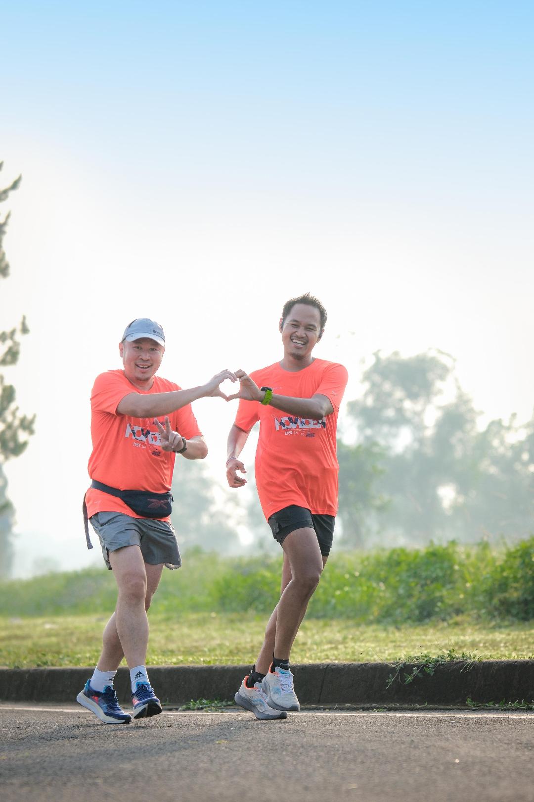 Two runners wearing Howden T-shirts from the festive giving campaign
